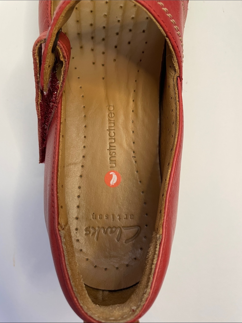 Clarks Women’s Red Leather Strap Shoes.  Size 7.5 M - Picture 6 of 8